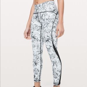 Lululemon Train Times 7/8 25” sz 4 light garden